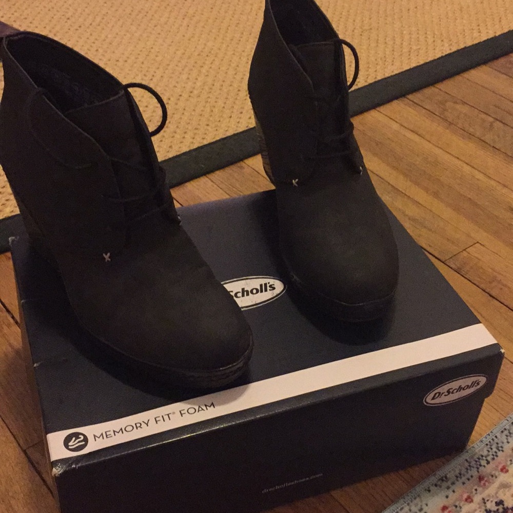 Dr Scholl’s women’s black booties with laces